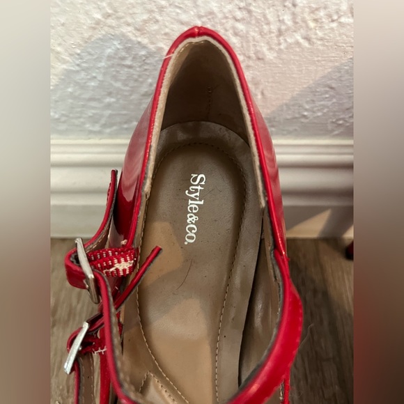Style & Co. Red closed-toe 3 inch heels size 8 - Picture 2 of 7